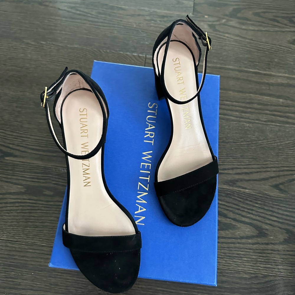 Simple Black Heels Elegant Design